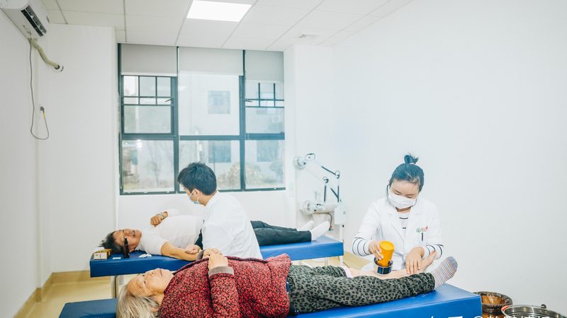 揭秘护工24小时陪护：价格背后的考量因素