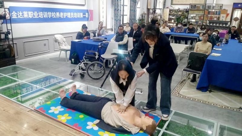 助老保温餐箱：守护失能老人每一餐的温度与营养**