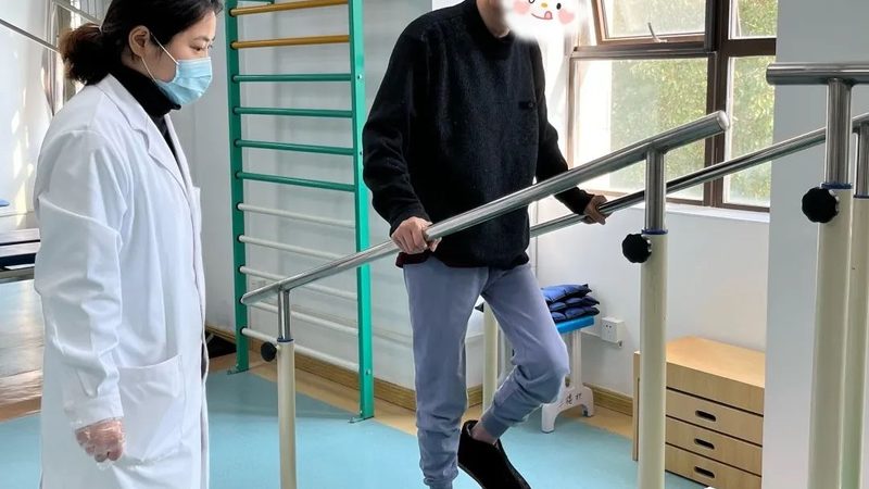 一般来说，养老院房间的尺寸应满足以下标准：