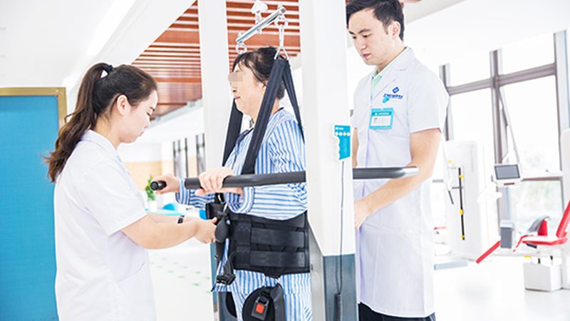 成都住家护工：揭秘价格背后的护理价值