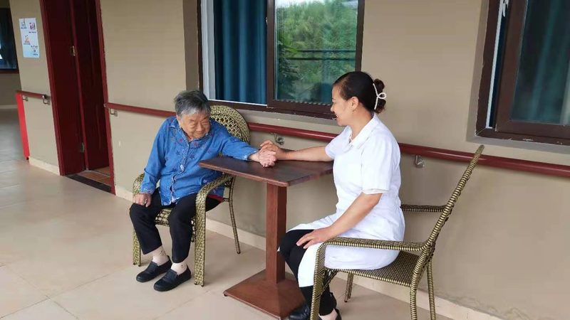 老年助餐上门服务：如何为失能老人提供更优质的餐饮关怀